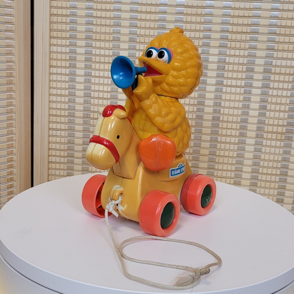 Vintage Sesame Street Big Bird pull behind toy